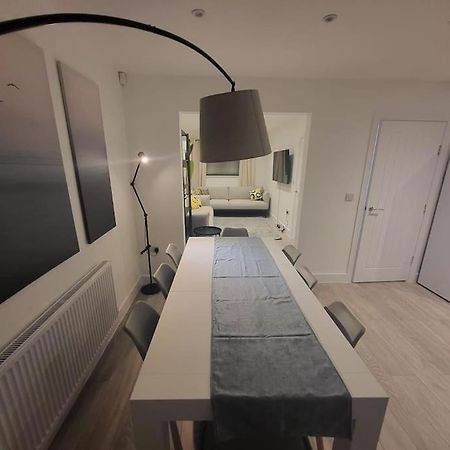 New 4 Bedrm House! Parking. 10Min To City / Etihad Manchester Buitenkant foto