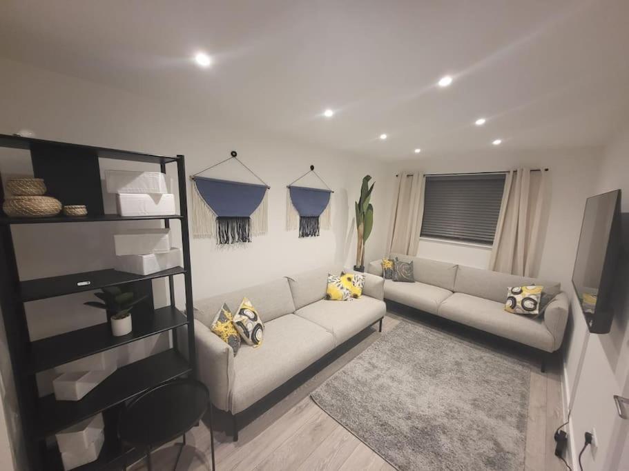 New 4 Bedrm House! Parking. 10Min To City / Etihad Manchester Buitenkant foto