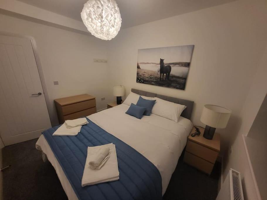 New 4 Bedrm House! Parking. 10Min To City / Etihad Manchester Buitenkant foto