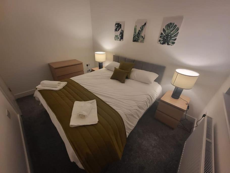 New 4 Bedrm House! Parking. 10Min To City / Etihad Manchester Buitenkant foto
