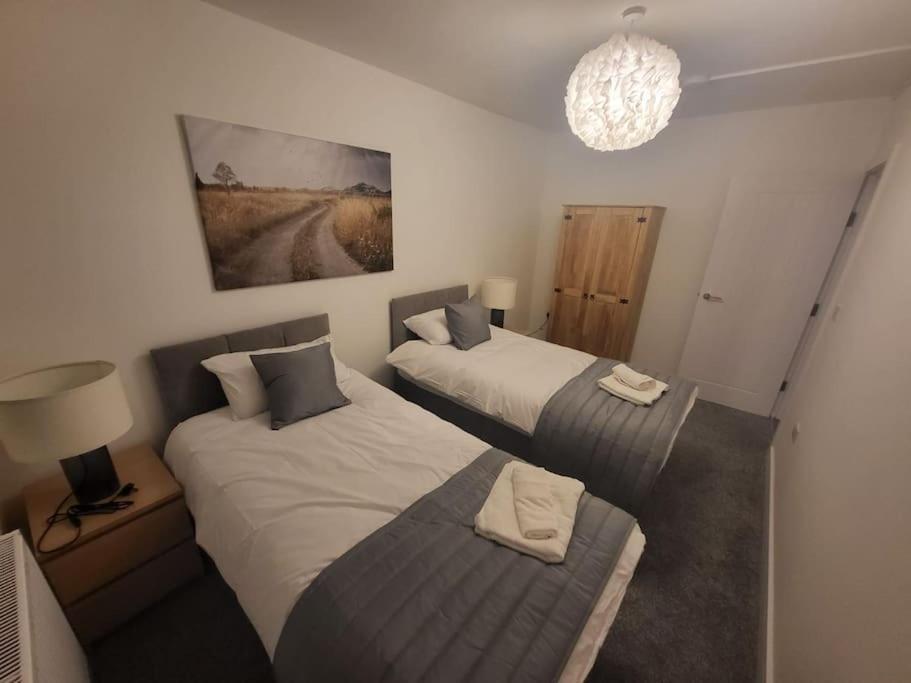 New 4 Bedrm House! Parking. 10Min To City / Etihad Manchester Buitenkant foto