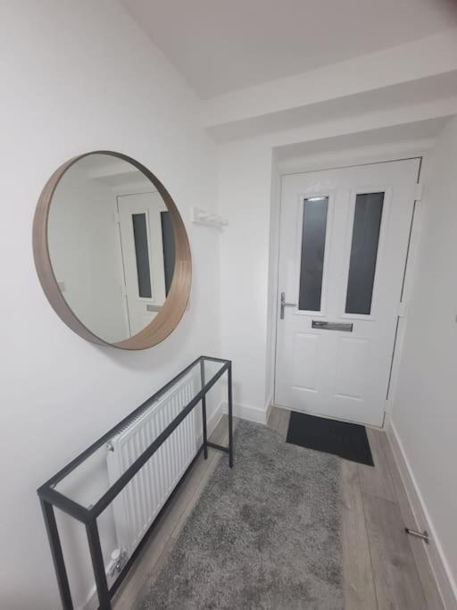 New 4 Bedrm House! Parking. 10Min To City / Etihad Manchester Buitenkant foto