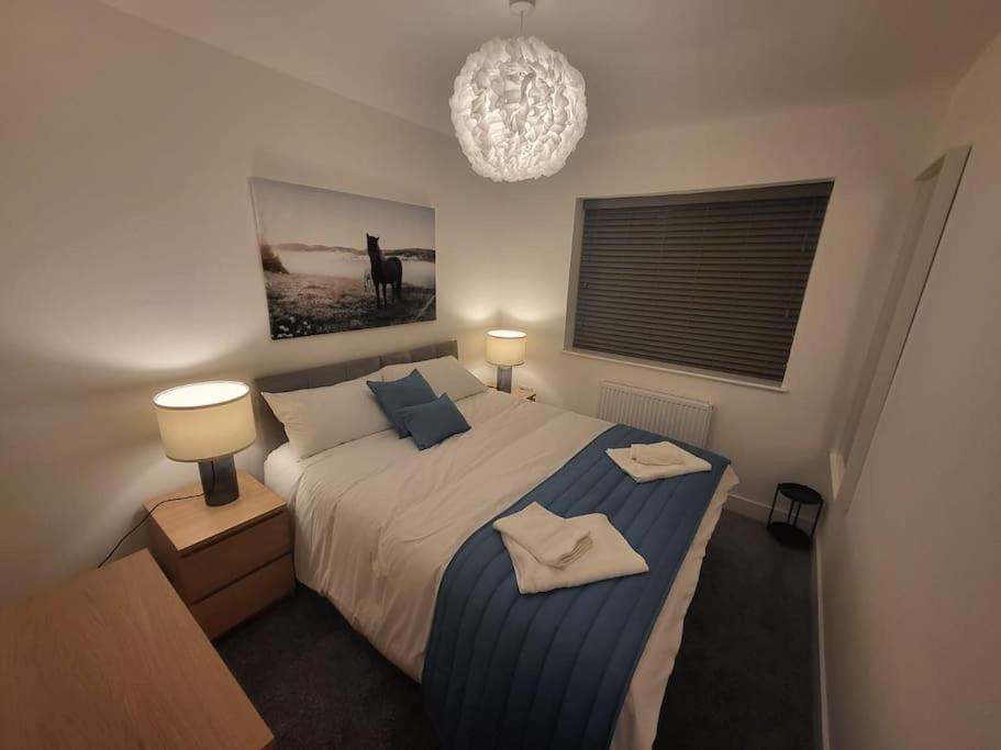 New 4 Bedrm House! Parking. 10Min To City / Etihad Manchester Buitenkant foto
