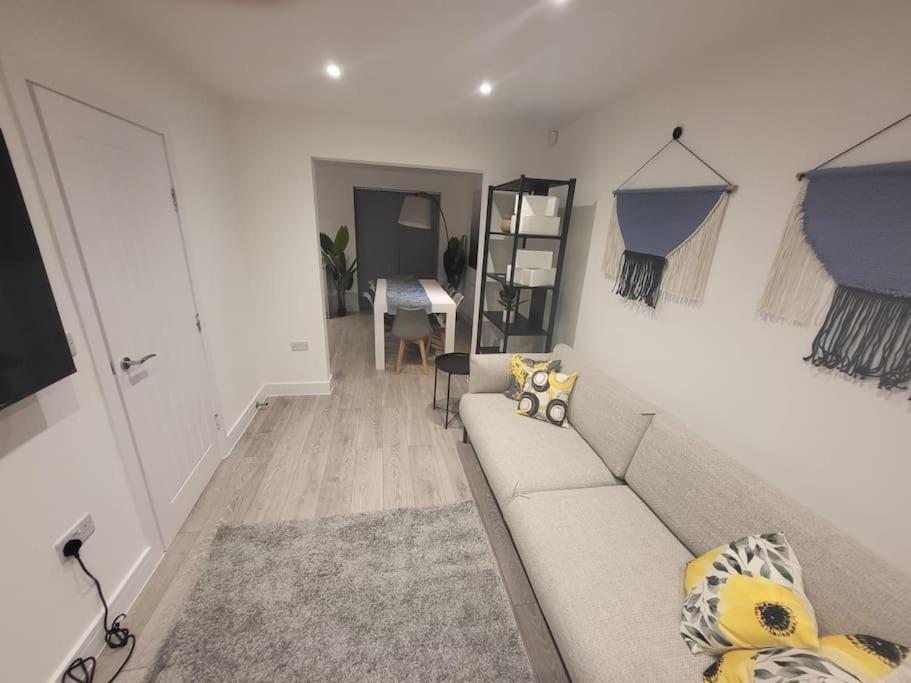 New 4 Bedrm House! Parking. 10Min To City / Etihad Manchester Buitenkant foto