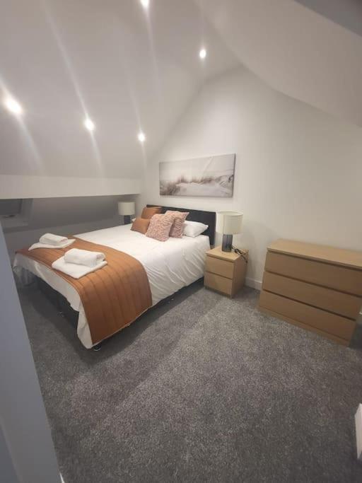 New 4 Bedrm House! Parking. 10Min To City / Etihad Manchester Buitenkant foto