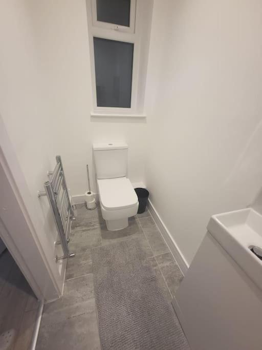 New 4 Bedrm House! Parking. 10Min To City / Etihad Manchester Buitenkant foto